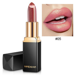 To make your lips shine - Ofcours For Women